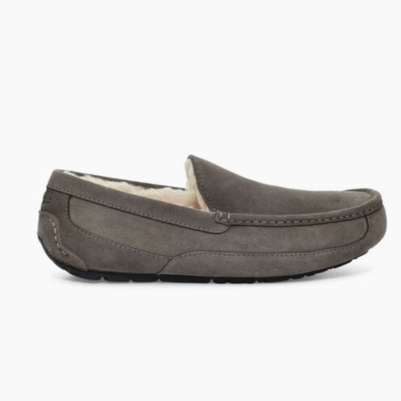 UGG Men's ASCOT SLIPPER in Gray